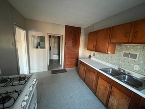 Building Photo - 103 W 1st St