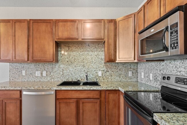 Building Photo - Charming 2 Bed, 2 Bath Top-Floor Condo with Great Sunrise Views