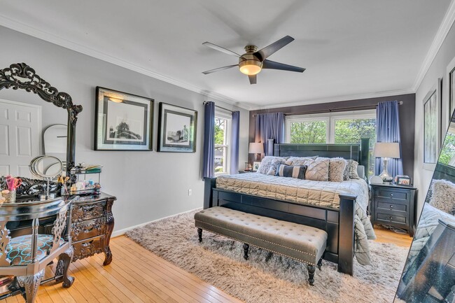 Building Photo - Modern 4 BR Colonial Retreat in River Bend...