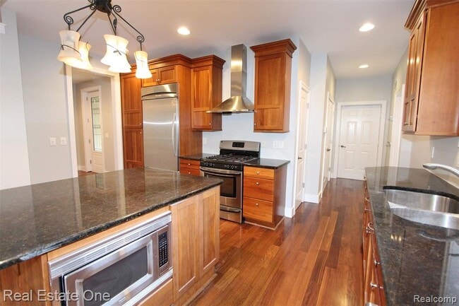 Building Photo - 1090 Oakwood Dr