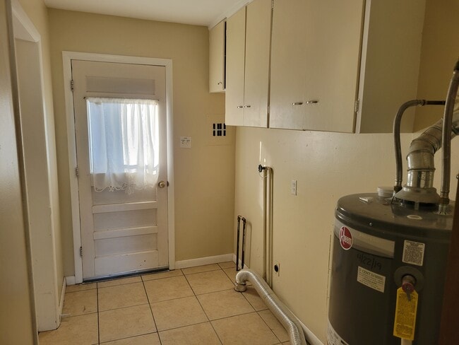 Building Photo - 819 Beattie Cir