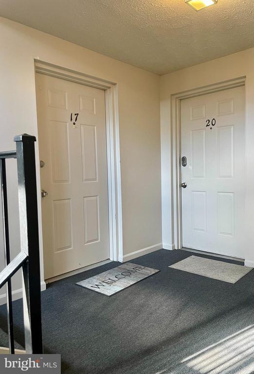 Building Photo - 17 Cranberry Ct