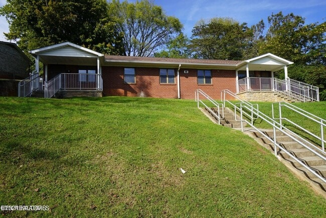 Primary Photo - 706 Jay St