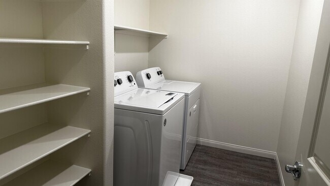 Building Photo - 4732 Peacock Cliffs Ave