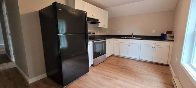 Building Photo - 220 Rosedale Ave