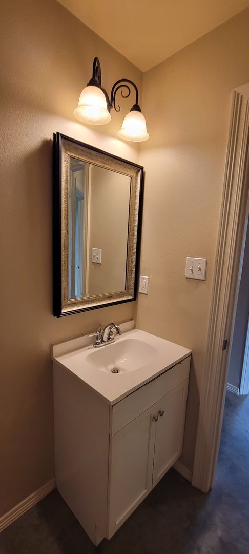 Building Photo - Amazing 3 Bed/1 Bath, Newer Construction, ...