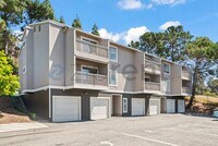 Building Photo - 458 Valley View Rd