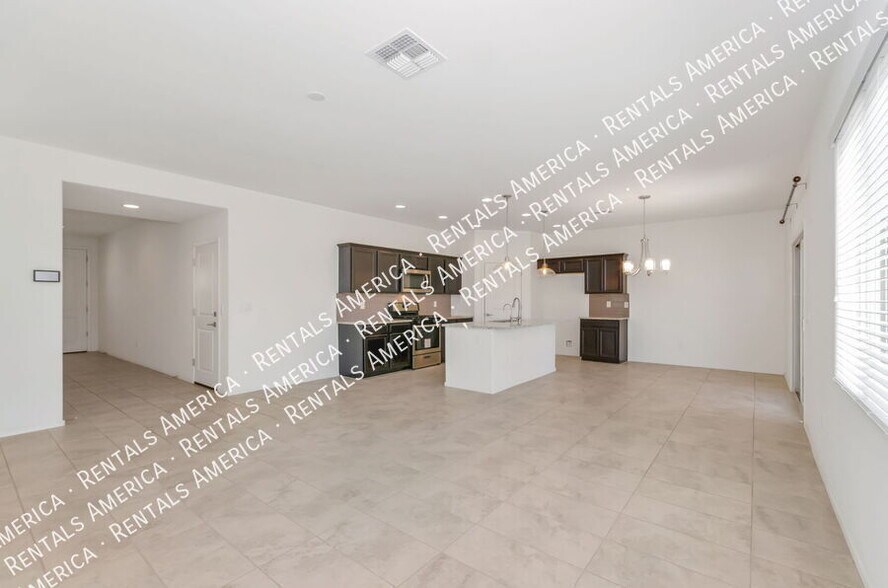 Building Photo - 7433 Via Casa Elegante