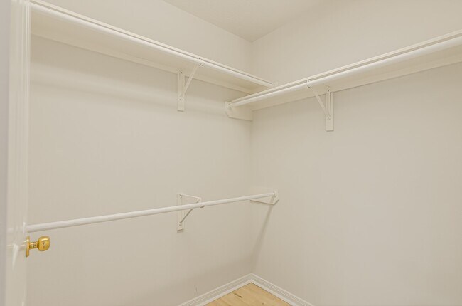 Building Photo - 71 N Queenscliff Cir