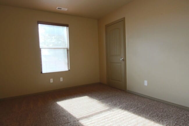 Building Photo - 4 Bedroom 2 Car Garage W/Solar (Save $$$)