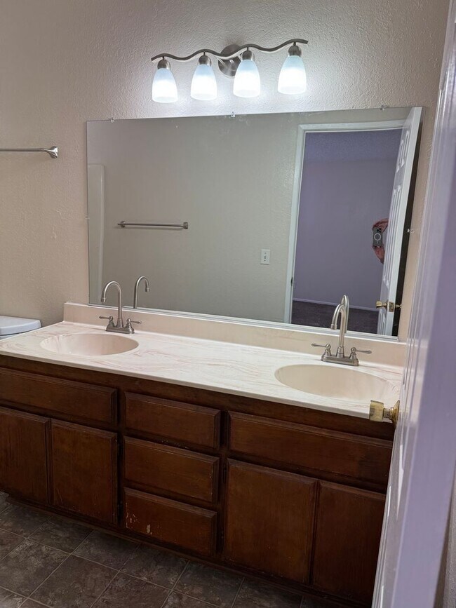 Building Photo - Apple Valley- Four Plex- 2 Bedrooms, 2 Bat...