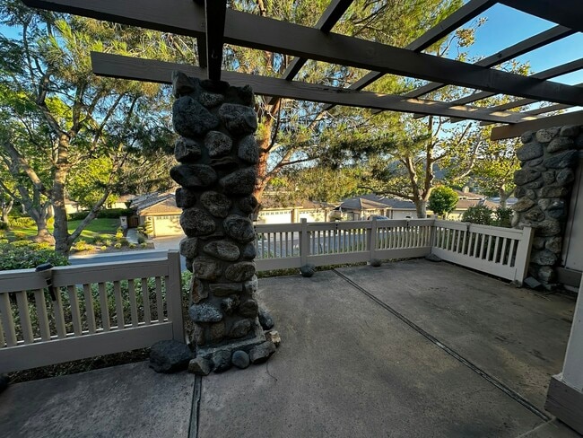 Building Photo - 8555 Circle R Course Ln
