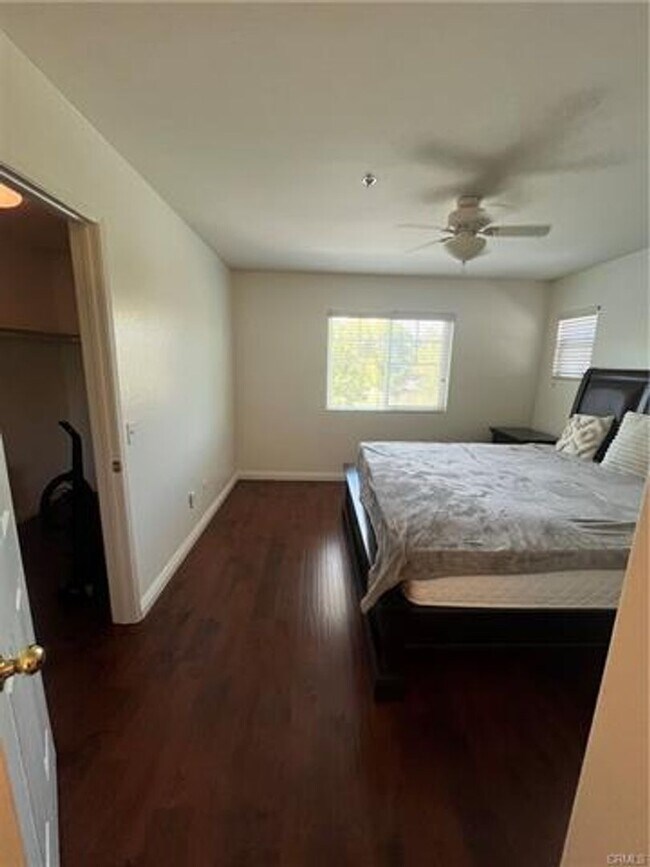 Building Photo - Beautifully designed townhome