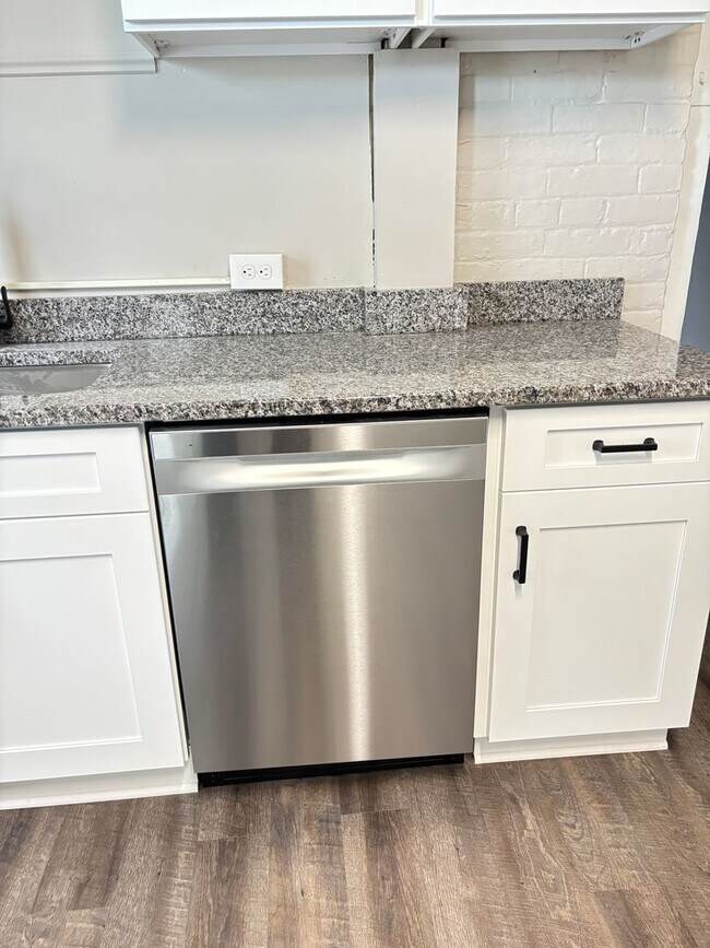 Building Photo - 2 BR Home Available in Catasauqua, PA