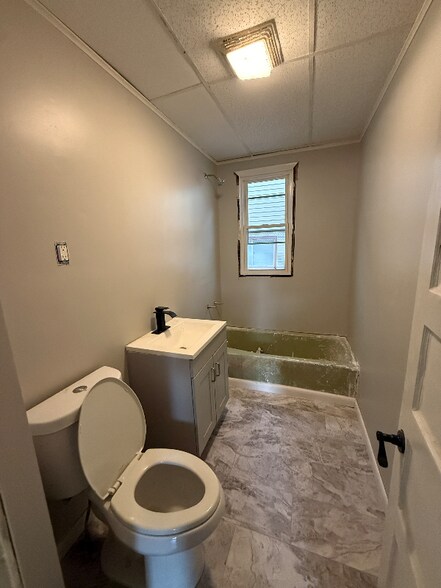 Building Photo - 269 W Main St