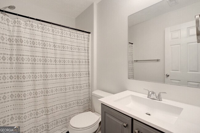 Building Photo - 77 Crescent St