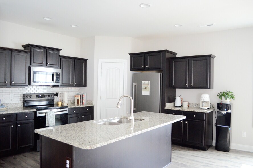 Building Photo - 1029 Loretta Ln