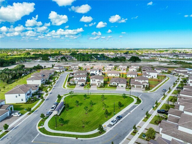 Building Photo - 2333 SE 28th St