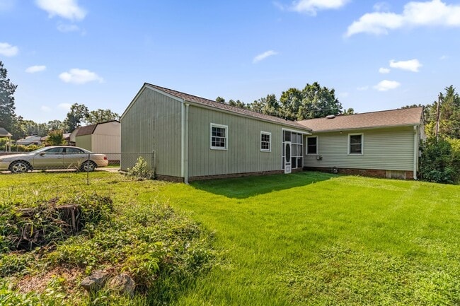 Building Photo - Cute 3 bedroom, 1 bathroom in High Point