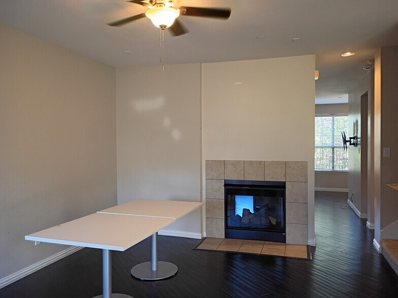 Building Photo - Room in Townhome on Chase Ln