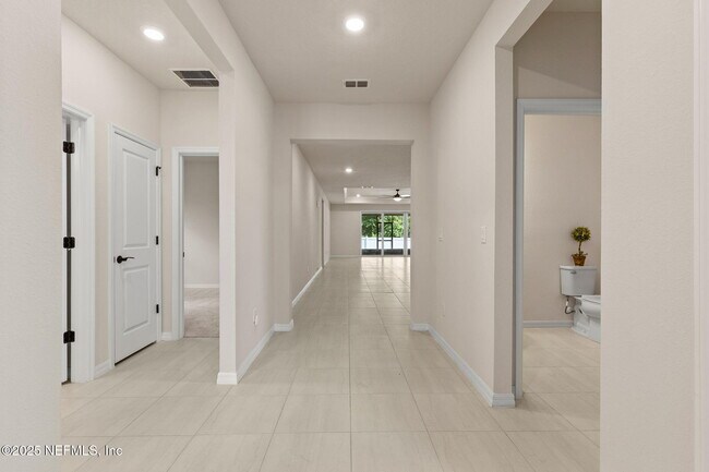 Building Photo - 2817 Ivy Post Dr