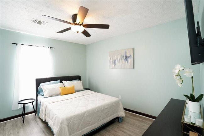 Building Photo - 5444 Glen Haven Dr