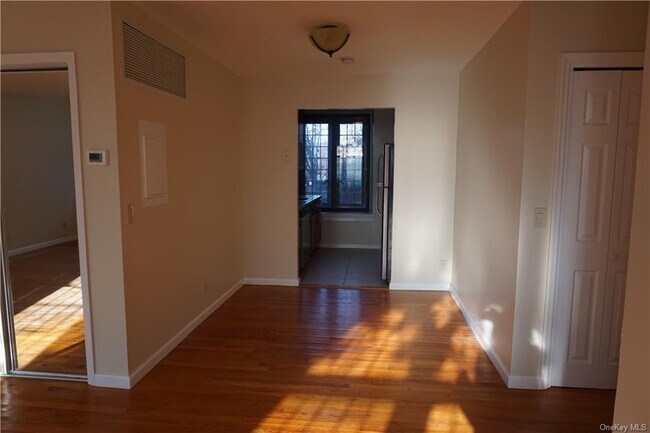 Building Photo - 110 Chateau Rive
