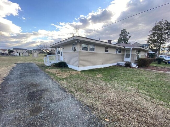 Building Photo - 1012 Julian Dr