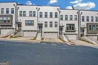 Building Photo - 860 Stonehill Ln