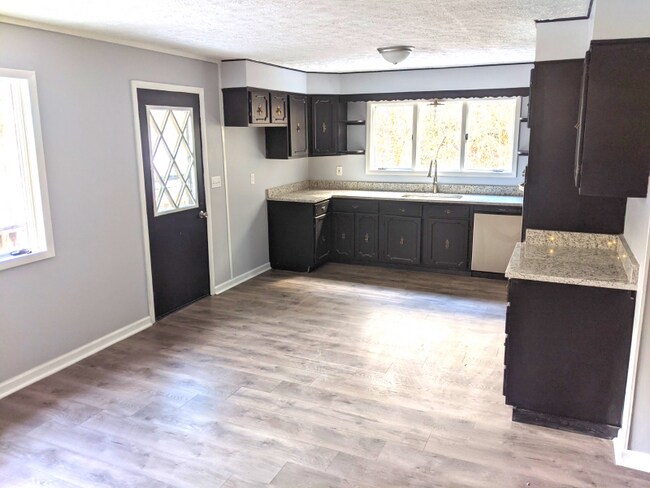 Building Photo - 328 Sharps Creek Rd