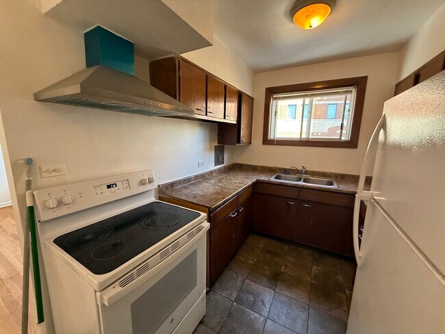 Building Photo - 1408 W Juneway Terrace