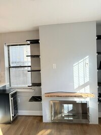 Building Photo - 661 Morris Pl NE