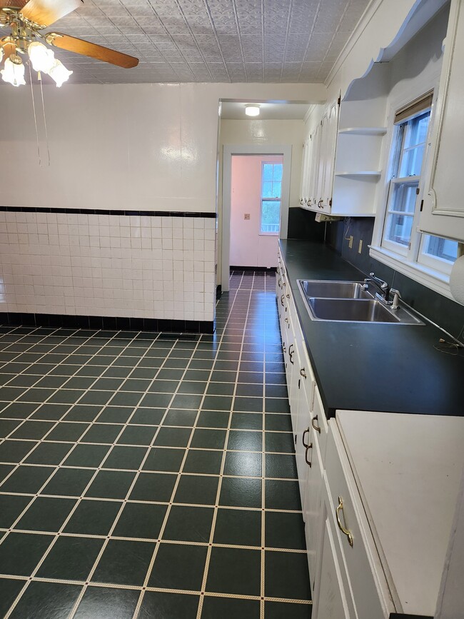 Primary Photo - 19 Bergen St