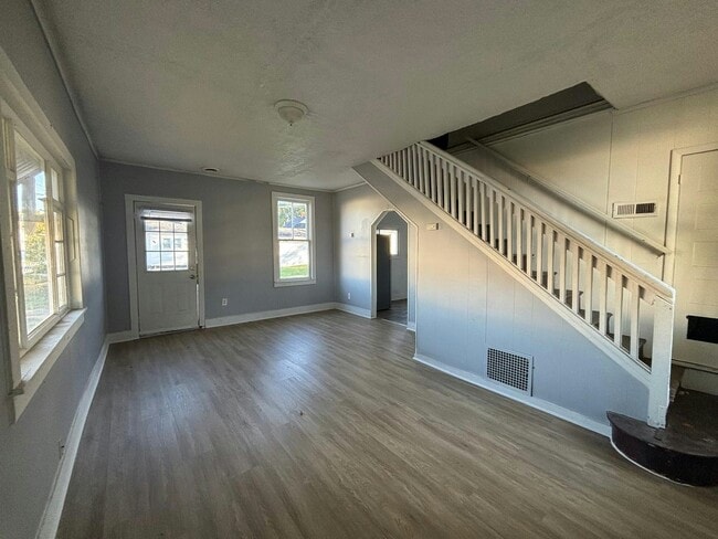 Building Photo - 209 Staunton St