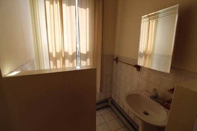 Building Photo - 3.0 bedroom in Cambridge Massachusetts 02139