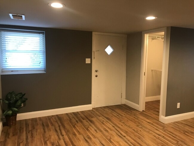 Building Photo - Large Renovated Home on the Hill with Garage!!