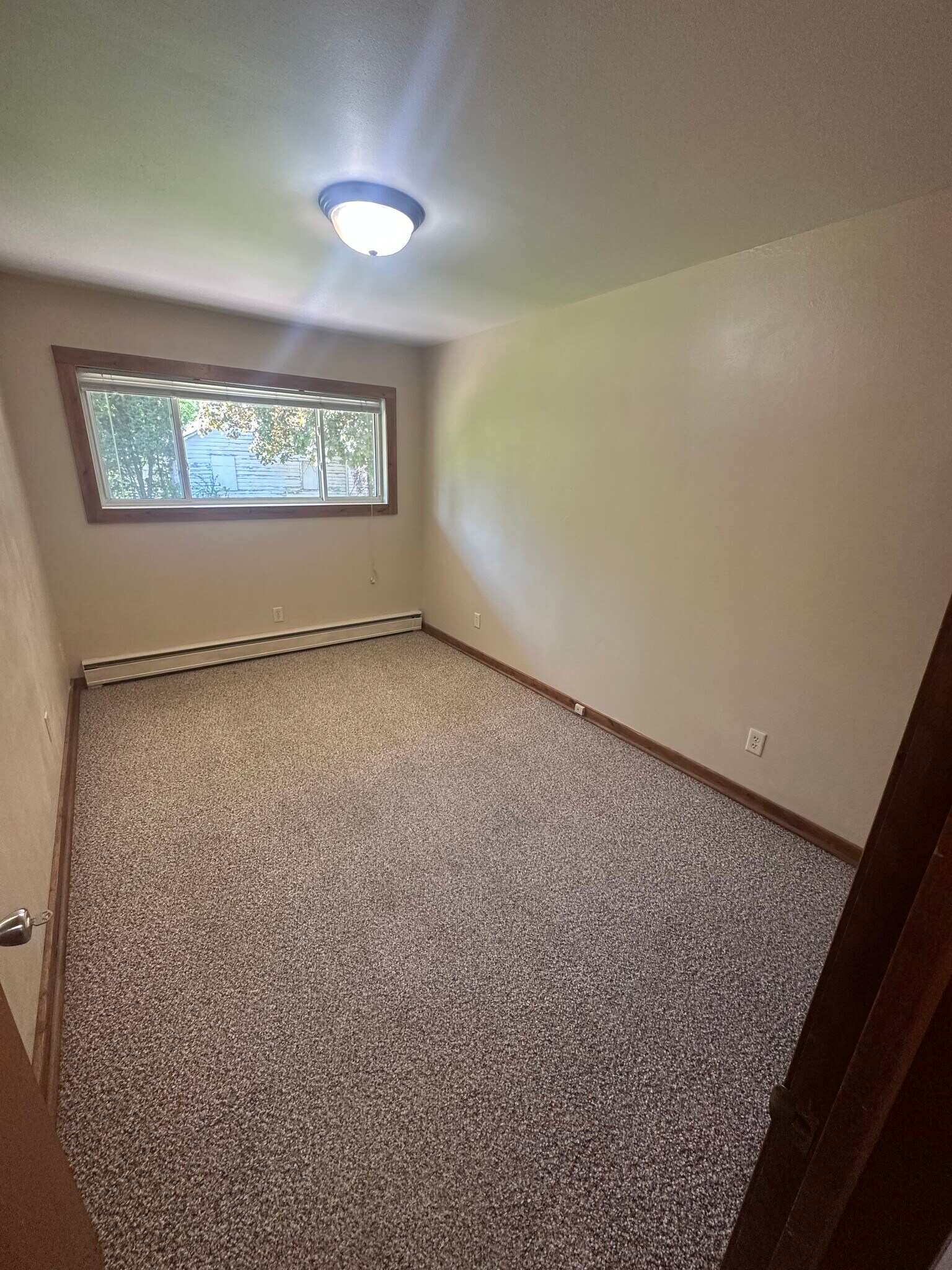 Building Photo - 608 19th Ave W