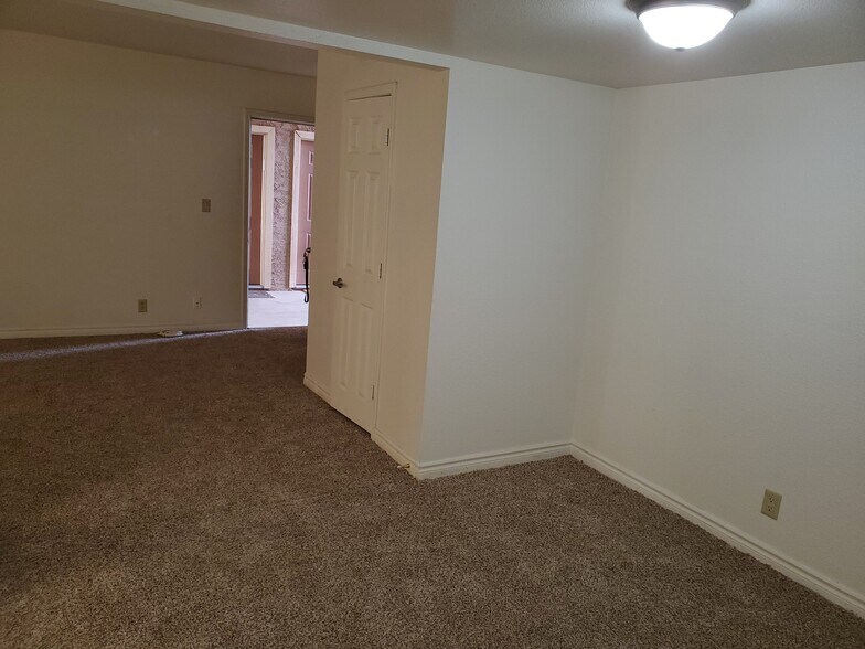 Primary Photo - 4981 River Glen Dr