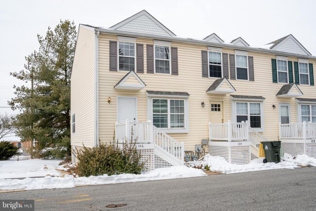 Building Photo - 106 Gateway Dr