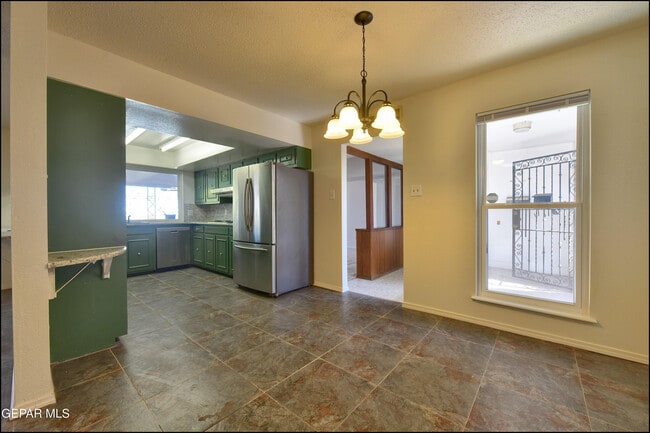 Building Photo - 3433 Clearview Ln