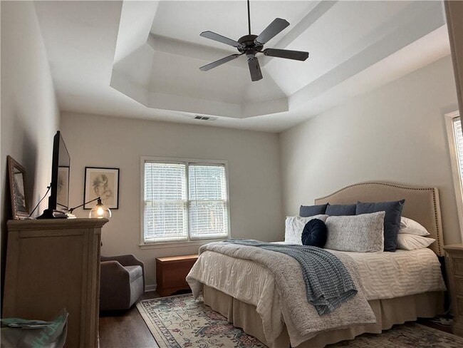 Building Photo - 304 Maple Grove Ct