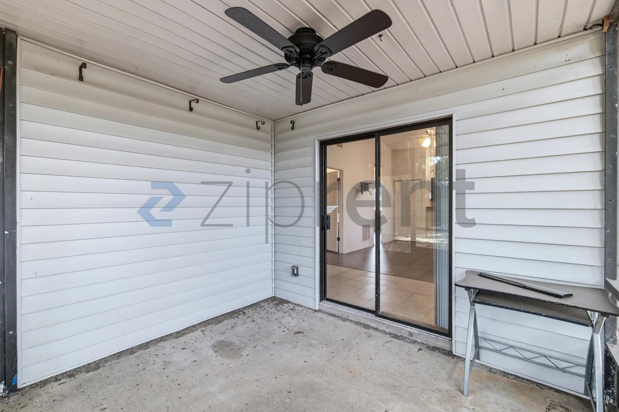 Building Photo - Unit