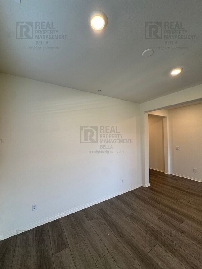 Building Photo - Cul-De-Sac Home in Heritage Lake Featuring Downstairs Bedroom & Bath + Loft