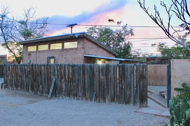 Building Photo - 307 Stanford Dr SE