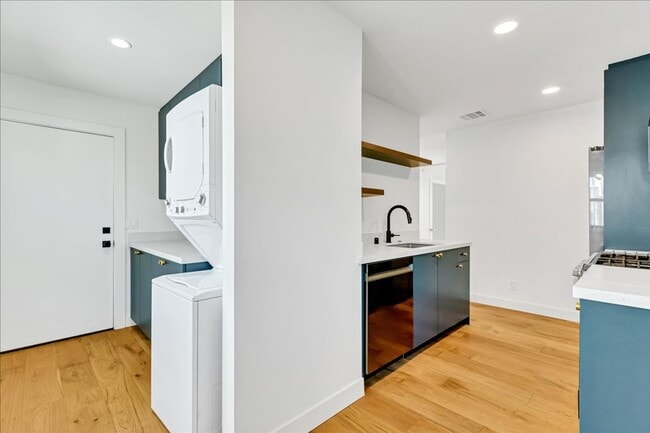 Building Photo - 3381 N Eagle Rock Blvd