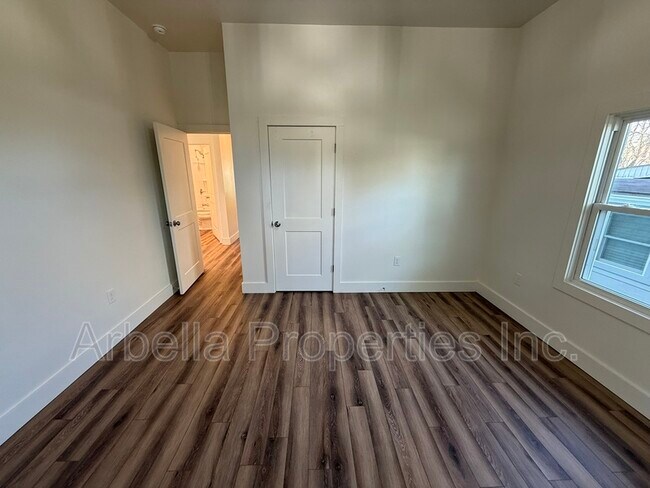 Building Photo - 829 Hamilton St