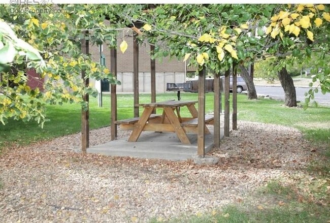 Building Photo - CHARMING 1 Bed 1 Bath Condo Near Downtown Louisville!