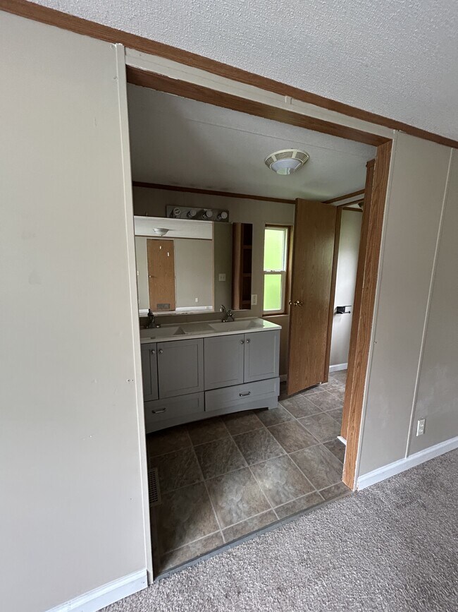 Building Photo - 114 Zackary St