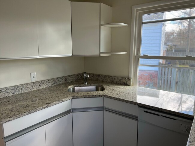 Building Photo - Lovely Split Level Close to Walter Reed, N...