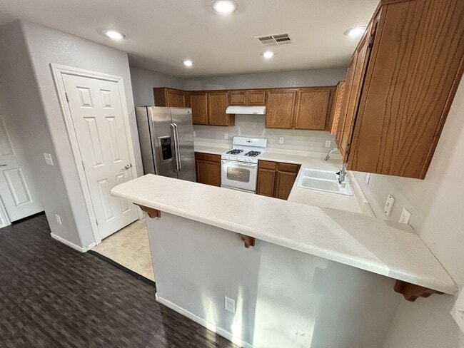 Building Photo - Gorgeous 3Bed/2.5Bath/2Car, 2-Story Home located in Spring Valley- $300 Off Move in Fees!